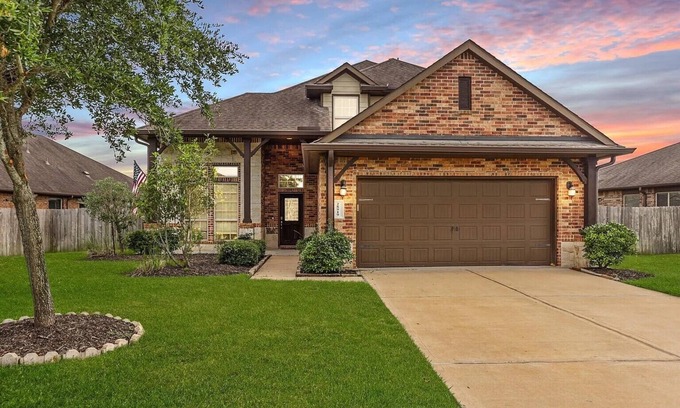 Barker House | Ultimate Family Getaway Heated Pool, Movie Theatre