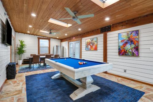Wetmore House | Ultimate Getaway Game Room Bbq Fire Pit Office