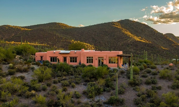 Twin Hills Estates House | Ultimate Mountain Privacy In The Saguaro National Park at Gates Pass.