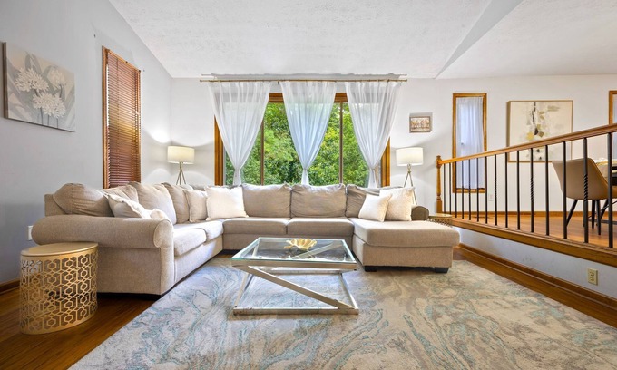 Stone Mountain House | Ultimate Stone Mountain Escape – Sleeps 20+ I Game Room I Cinema