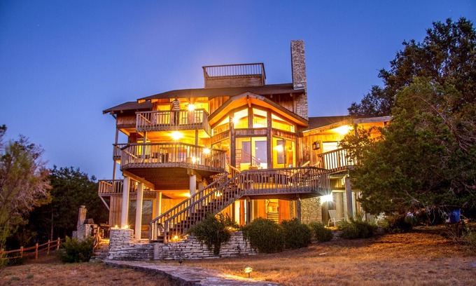 Point Venture House | ULTIMATE TX LAKE HOUSE! Waterfront, 360 Views, Lake Travis, Austin, Hill Country