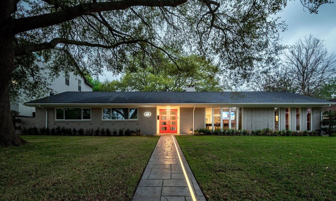 Willow Meadows/Willowbend Area House | Ultra high tech smart home in quiet neighborhood located in Houston.