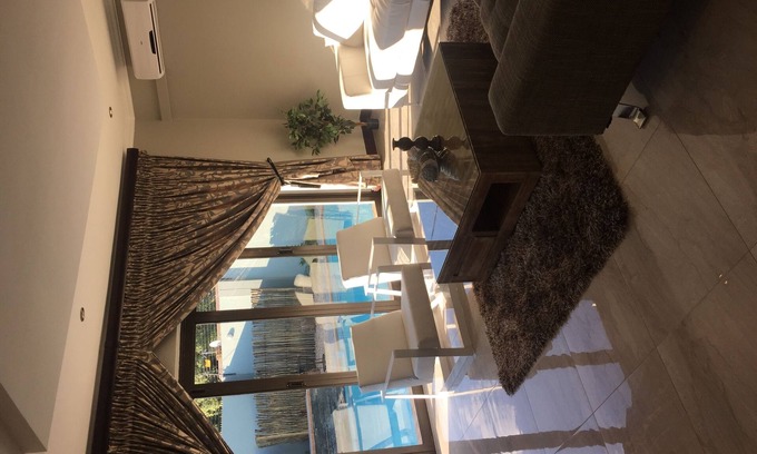 Robertsham House | Ultra modern and luxurious self catering villa- safe and secure, central