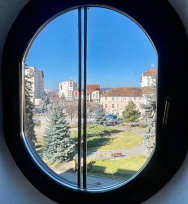 Tirgu Mures Apartment | Ultracentral modern city view apartment