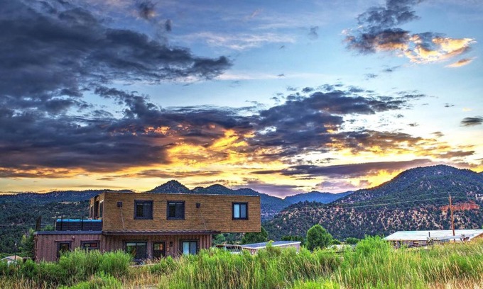 Glendale House | Ultramodern Container House Between Bryce and Zion