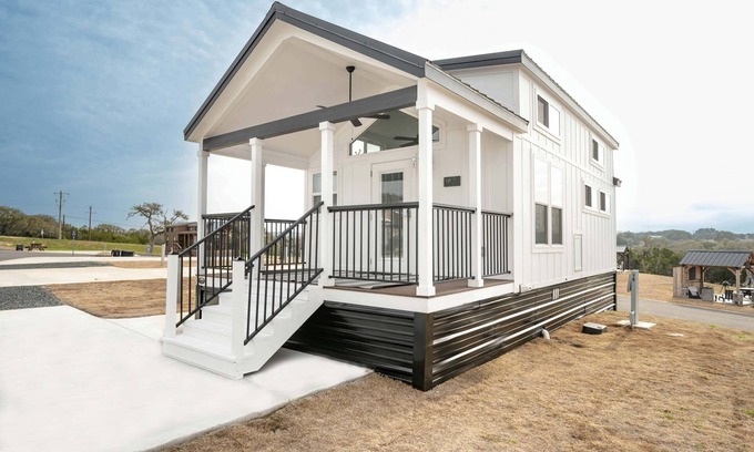 Fredericksburg Cottage | UMA RETREAT - 019