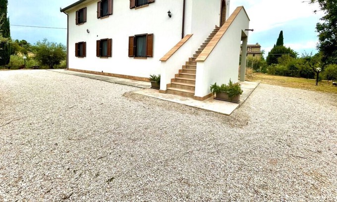 Lidarno Apartment | Umbrian Hills Flat - Free Parking & Garden