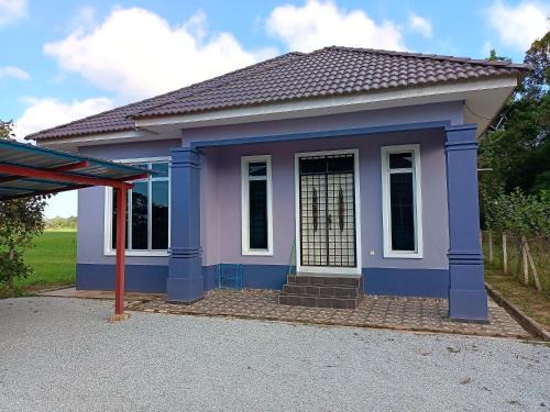 Kampung Lampu House | Ummi's Homestay Kuala Besut