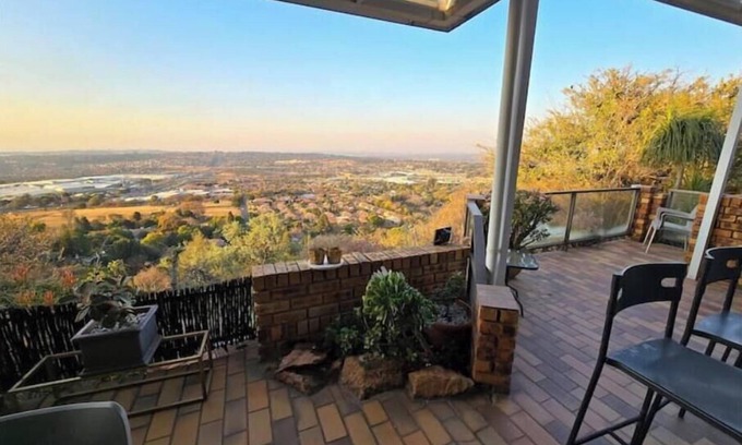 Greater Johannesburg Metropolitan Area Apartment | uMusa - Double En-Suite. Pvt Entrance