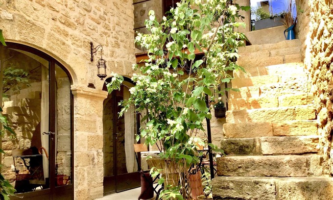 Ansouis House | Un Patio en Luberon