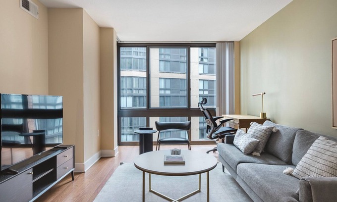 Mount Vernon Triangle Apartment | Unbelievable Mt Vernon 1BR w/Gym & Pool, nr Arena & Food, by Blueground
