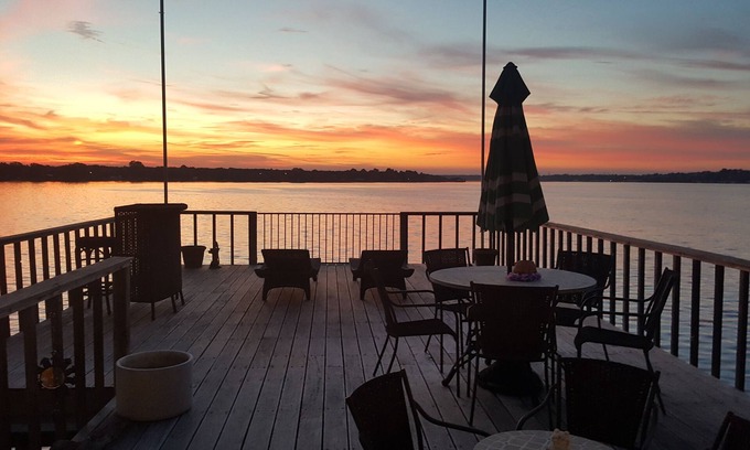 Granbury Ski Chalet | Unbelievable Views, Perfect Location and Great Fun Lake House