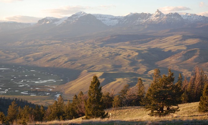 Dubois Cabin | Unbelievable views, space, and serenity at this comfy classic cabin.
