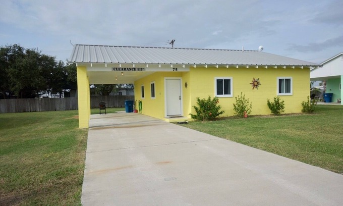 Port O Connor House | UNCLE WOODY'S #2 in POC-Pets ok but add Fees