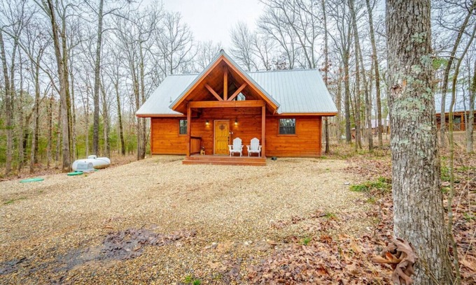 Broken Bow Cabin | Uncork and Unwine sleeps 6