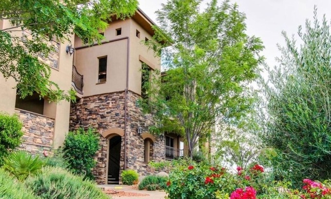Hurricane House | Under the Tuscan sun - your Italian villa awaits!