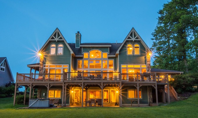 Swanton House | Unforgettable | Indoor Pool, 2 Hot Tubs, Pool Table