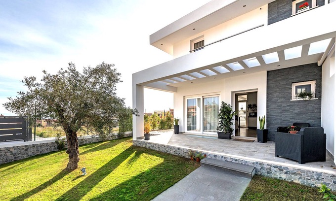 Capoterra Villa | Unforgettable sunrise and sunset in Villa OVERVIEW with garden