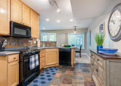 Midvale House | Union Duplex Crossroads and Gateway in Salt Lake with Hot Tub