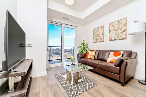 Kitchener House | Union Towers Condo with City Views and Patio