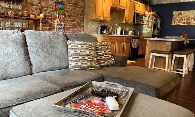 Downtown Des Moines Apartment | Unique 2 Bedroom loft located downtown in the Heart of Des Moines' East Village