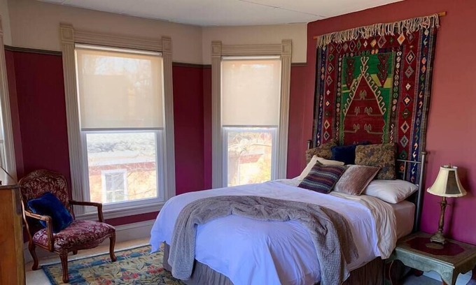 Pulaski Apartment | Unique 2BR, kitchen & work space - walk to River!