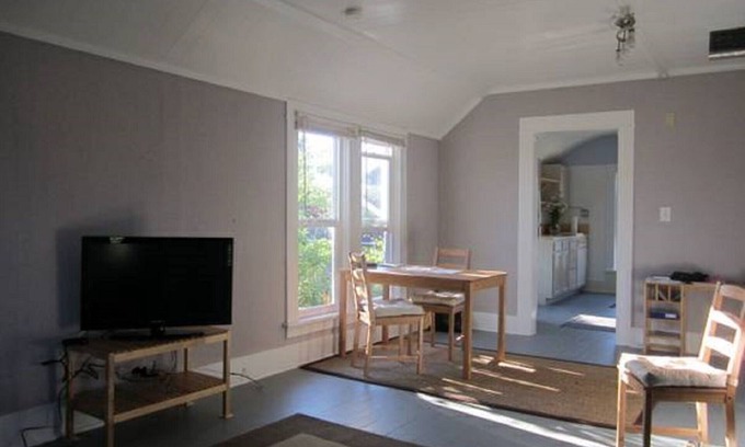 Columbia House | Unique 2nd Floor Flat - Located in Desirable Columbia District