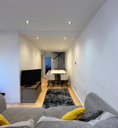 Rogerstone Apartment | Unique 3 Bed Flat and Cinema Room