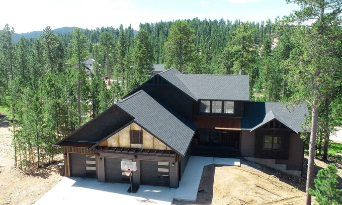Lead Cabin | Unique 3800+ Sq. Ft. Lodge w/Game Room, Open Plan, Hot Tub, and Clubhouse!