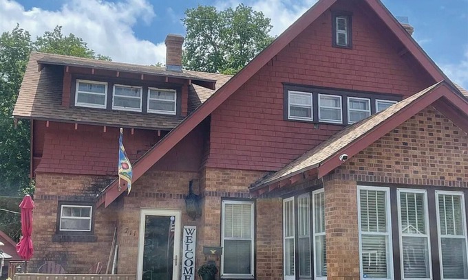 Yankton House | Unique 4-bedroom house with private patio - walking distance to downtown Yankton