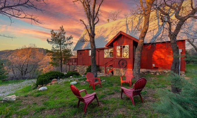 Julian Cabin | Unique A-frame with mountain views, 5 min to town