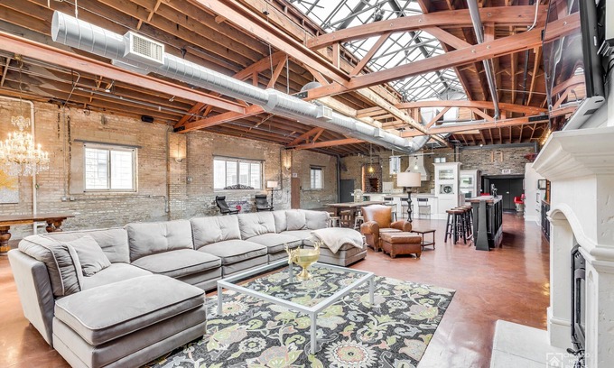 Logan Square House | Unique And Amazing Gigantic Sunlit Loft ~ One Of A Kind ~ Excellent Location!