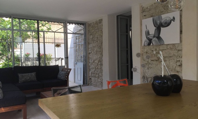 Fontaine-de-Vaucluse Apartment | Unique apartment by the water