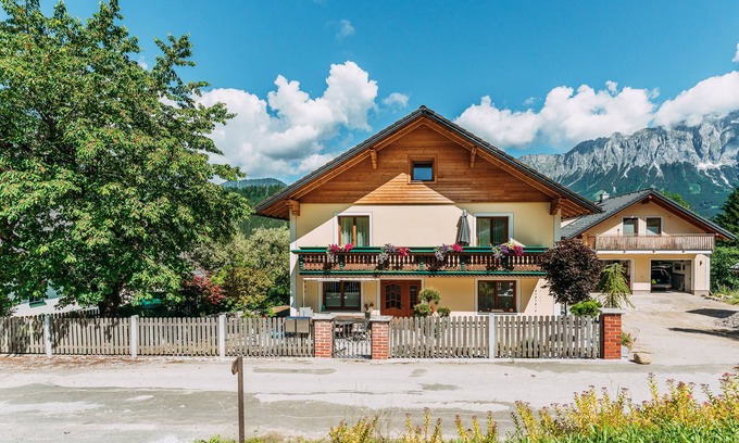Oeblarn Apartment | Unique apartment in a nature reserve