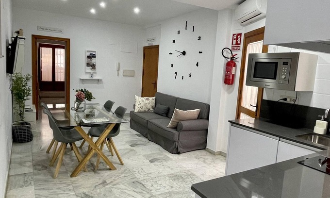 San Francisco-Ribera Apartment | Unique Apartment in Córdoba's Historic Jewish Quarter, 5-Min Walk to Mosque-Cathedral