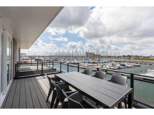 Sint-Annaland Apartment | Unique apartment, located on the Oosterschelde and marina of Sint Annaland