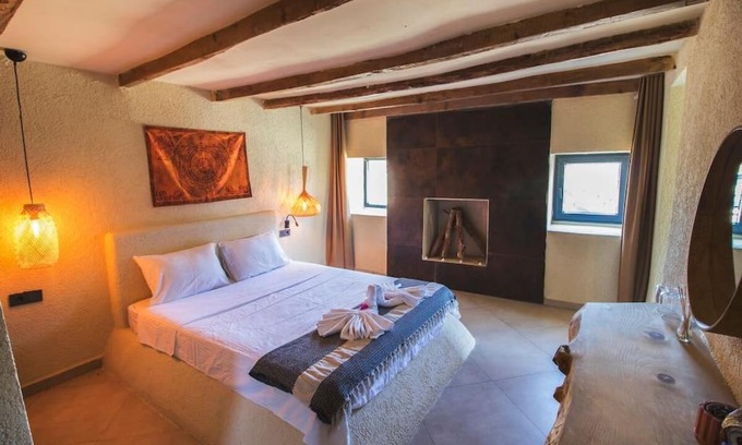 Bogazici Hotel | Unique Boutique Hotel Room For Chill/Out Getaway