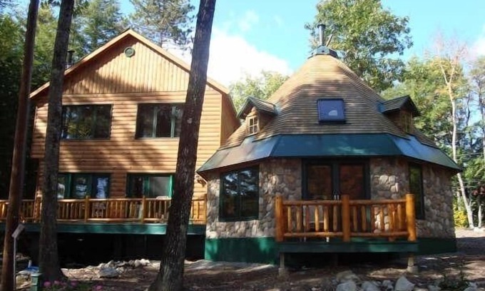 Center Conway House | Unique Conway Lake House