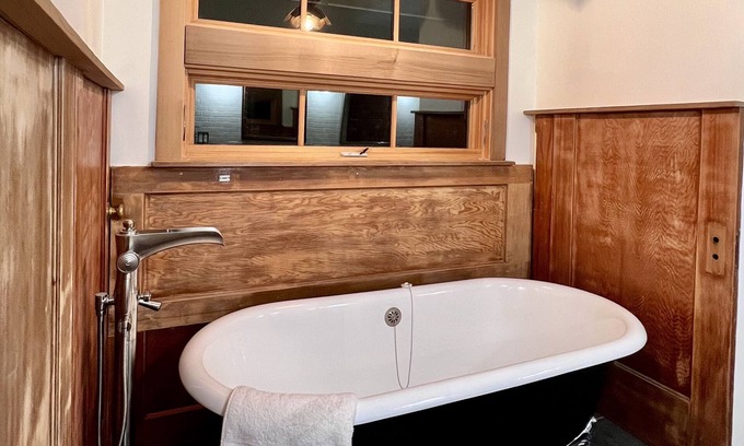 Monticello Cottage | Unique Cottage near Canyon Lands National Park