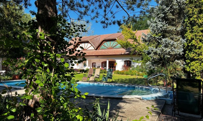 Hernad Villa | Unique Country Villa near Budapest