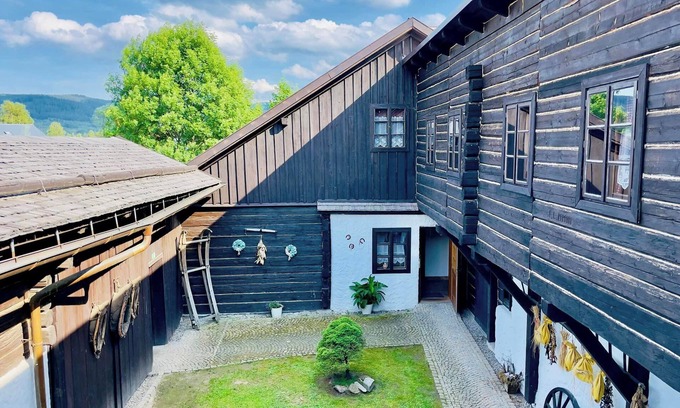 Volary Cabin | Unique guesthouse in the historic Alpenhaus