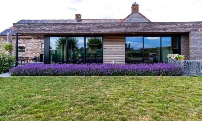 Poperinge House | Unique Holiday Home in Haringe