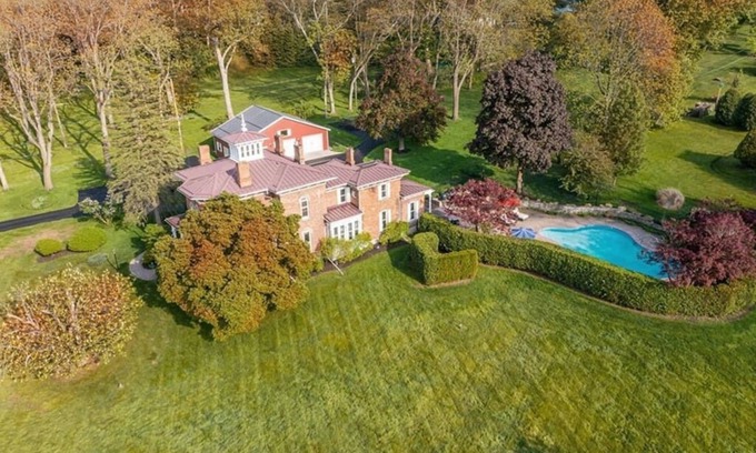 Penfield House | ~ Unique Home - Large Pool - 3 Acre Front Yard ~