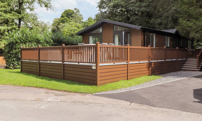 Troutbeck Bridge Cottage | UNIQUE LUXURY LODGE, family friendly, with pool in Windermere