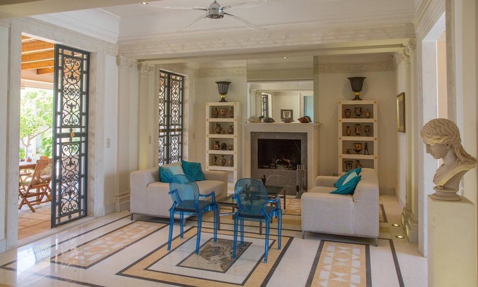 Makry Gialos House | Unique neoclassical villa for 10 people right on the beach