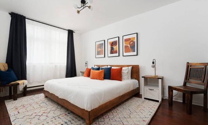 Ville-Marie Apartment | Unique Old Montreal Parking & Yard Patio 10 Guests
