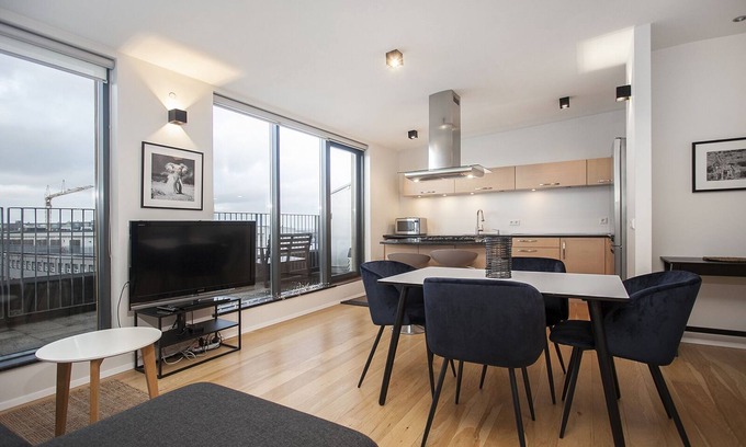 Downtown Apartment | Unique Penthouse apt in 101 w/sea and city view