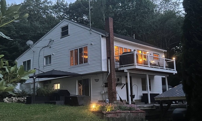 Lyman House | Unique rental with two houses on the lake in charming Lyman with AC, WiFi