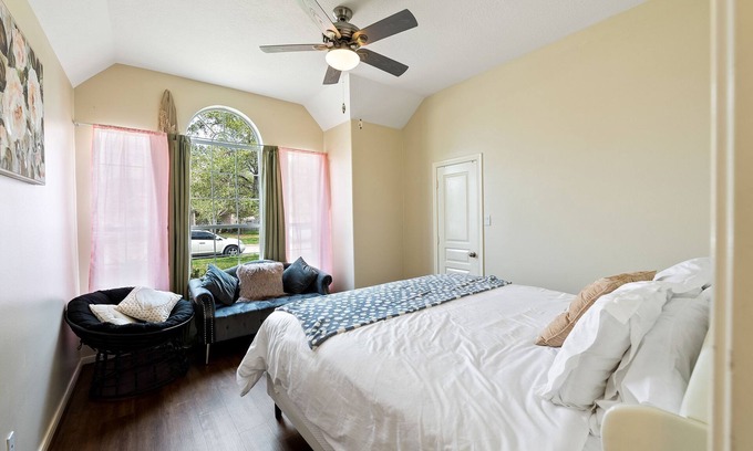 Sydney Harbour House | Unique Restful 3BR @Waterview