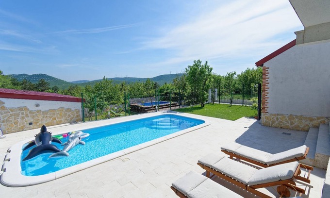 Neoric Villa | Unique retreat Apartment Harmony with private pool
